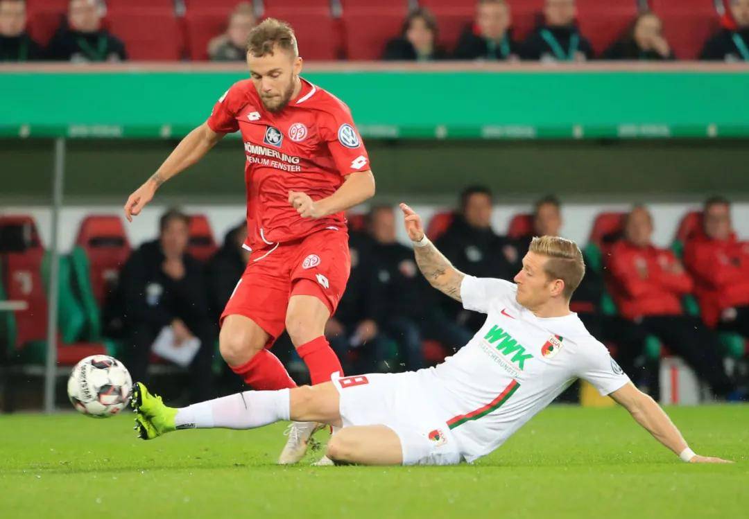 包含法兰克福客场不敌美因茨，遭遇连败境地的词条