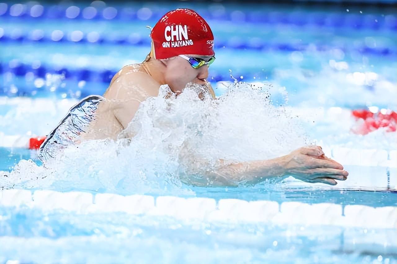 美国游泳选手创造历史，奋勇夺冠