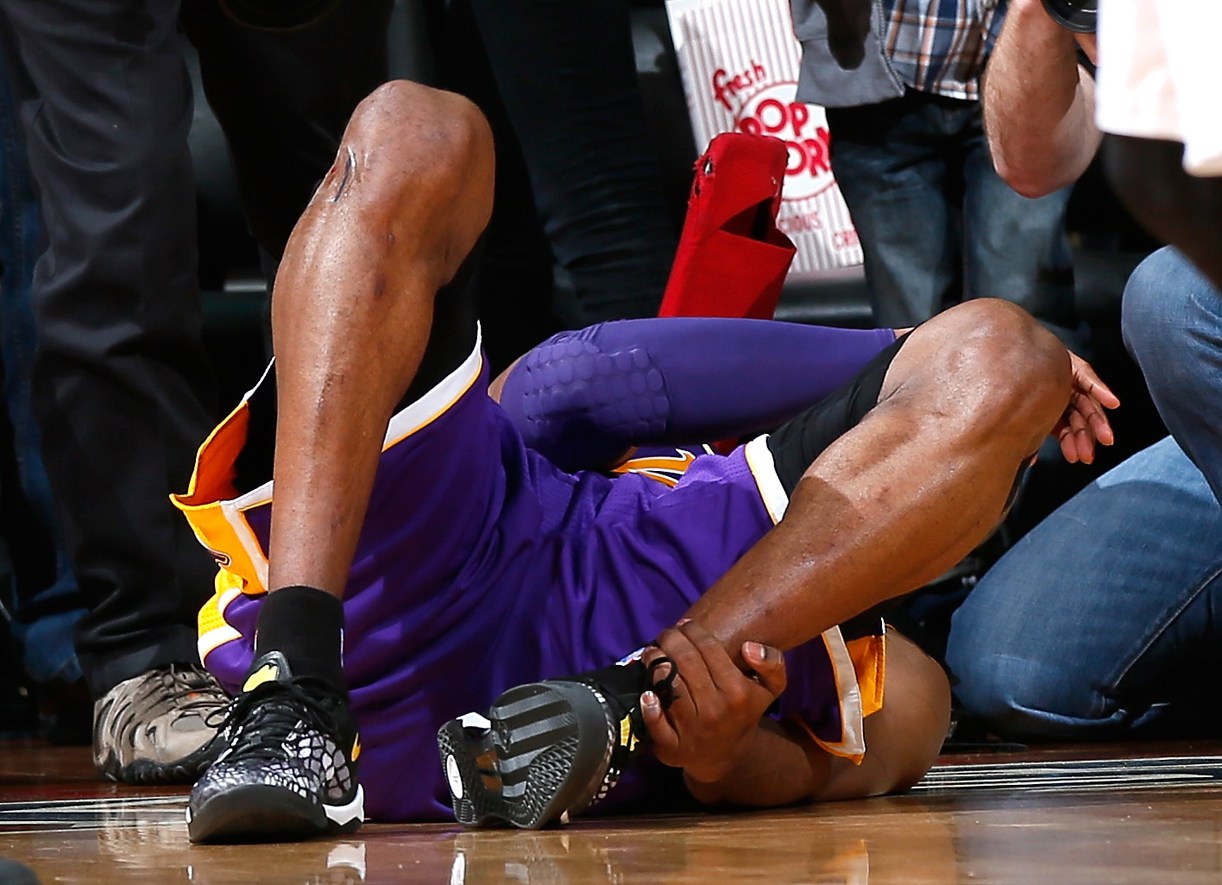 雷霆霍华德确定脚踝助婚礼逼刺激