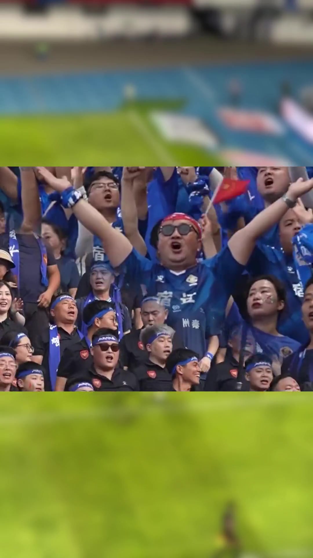 纷纷拼搏的足球队员迎来了挑战的高潮