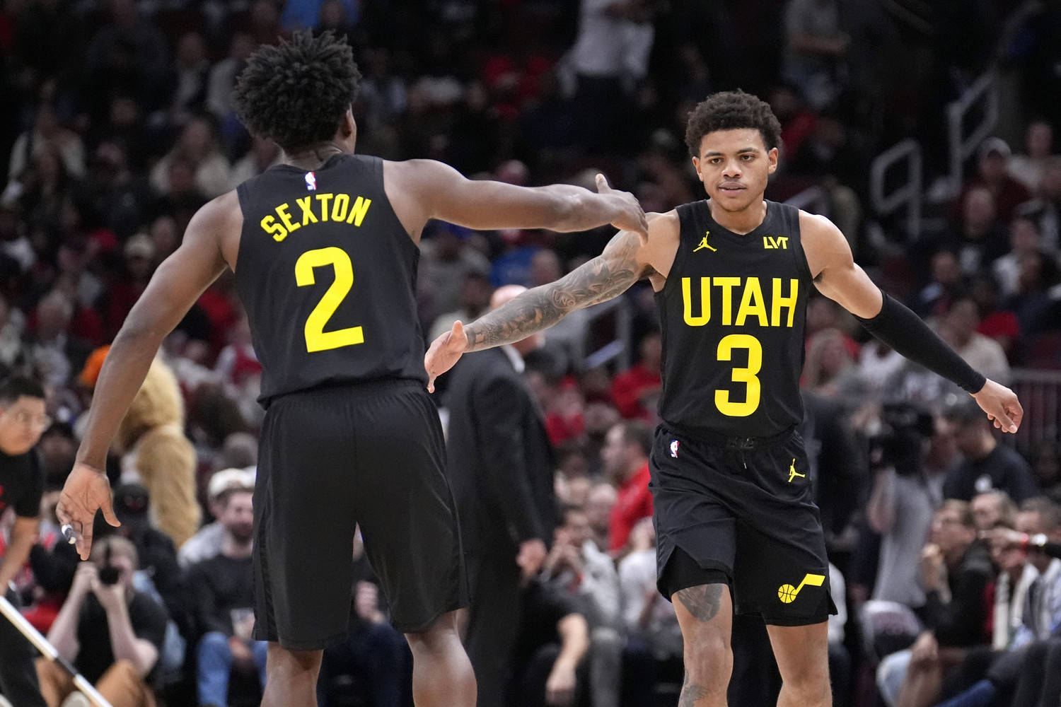 爵士全队表现稳定，领先西部