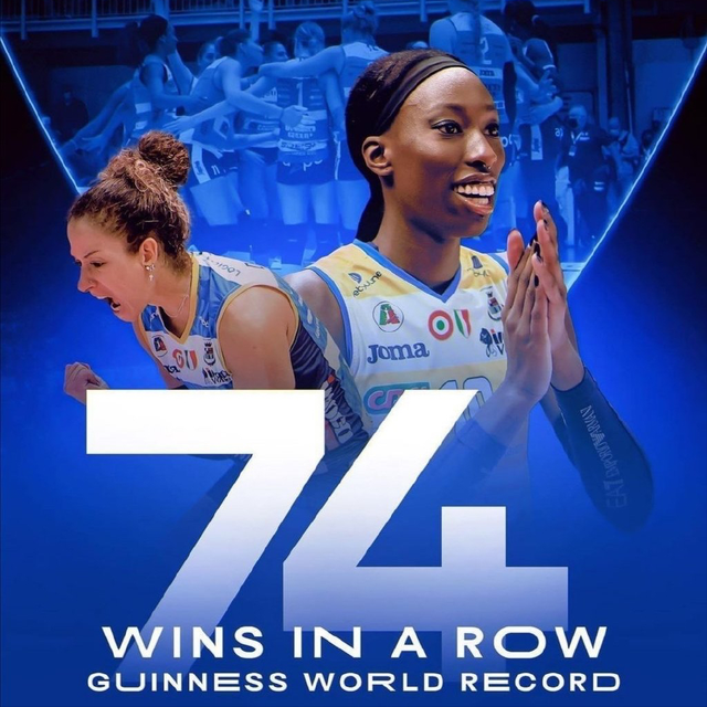 包含拉科鲁尼亚大胜对手，保持不败的词条