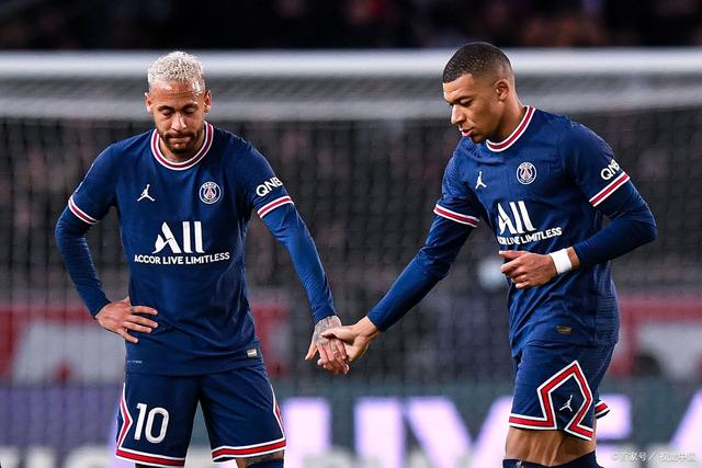 巴黎圣日耳曼挤进法甲前四与里昂、里尔、门兴竞争